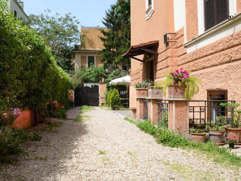 Bed and Breakfast A Vinicius et Mita à Rome Extérieur photo