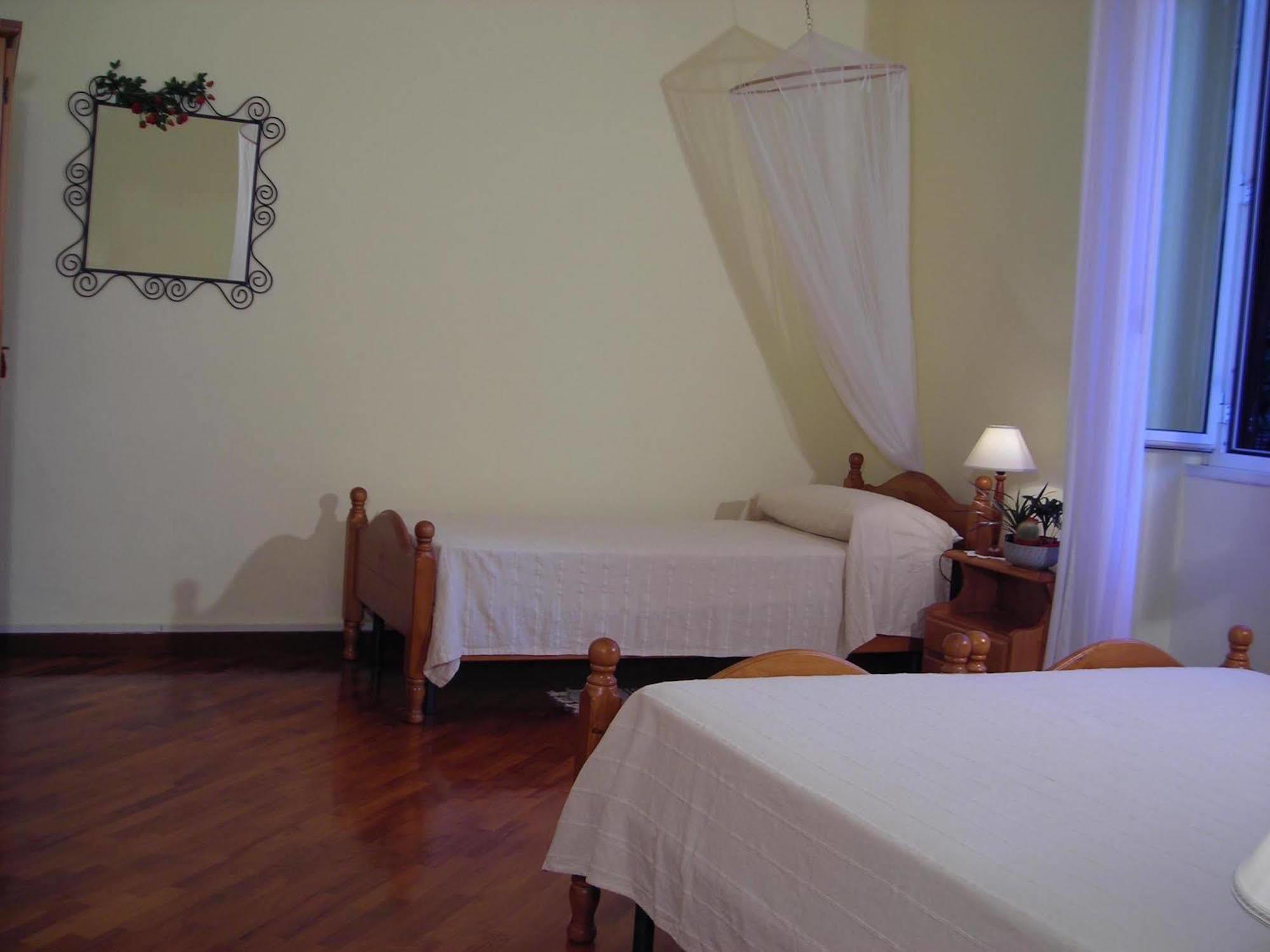 Bed and Breakfast A Vinicius et Mita à Rome Extérieur photo